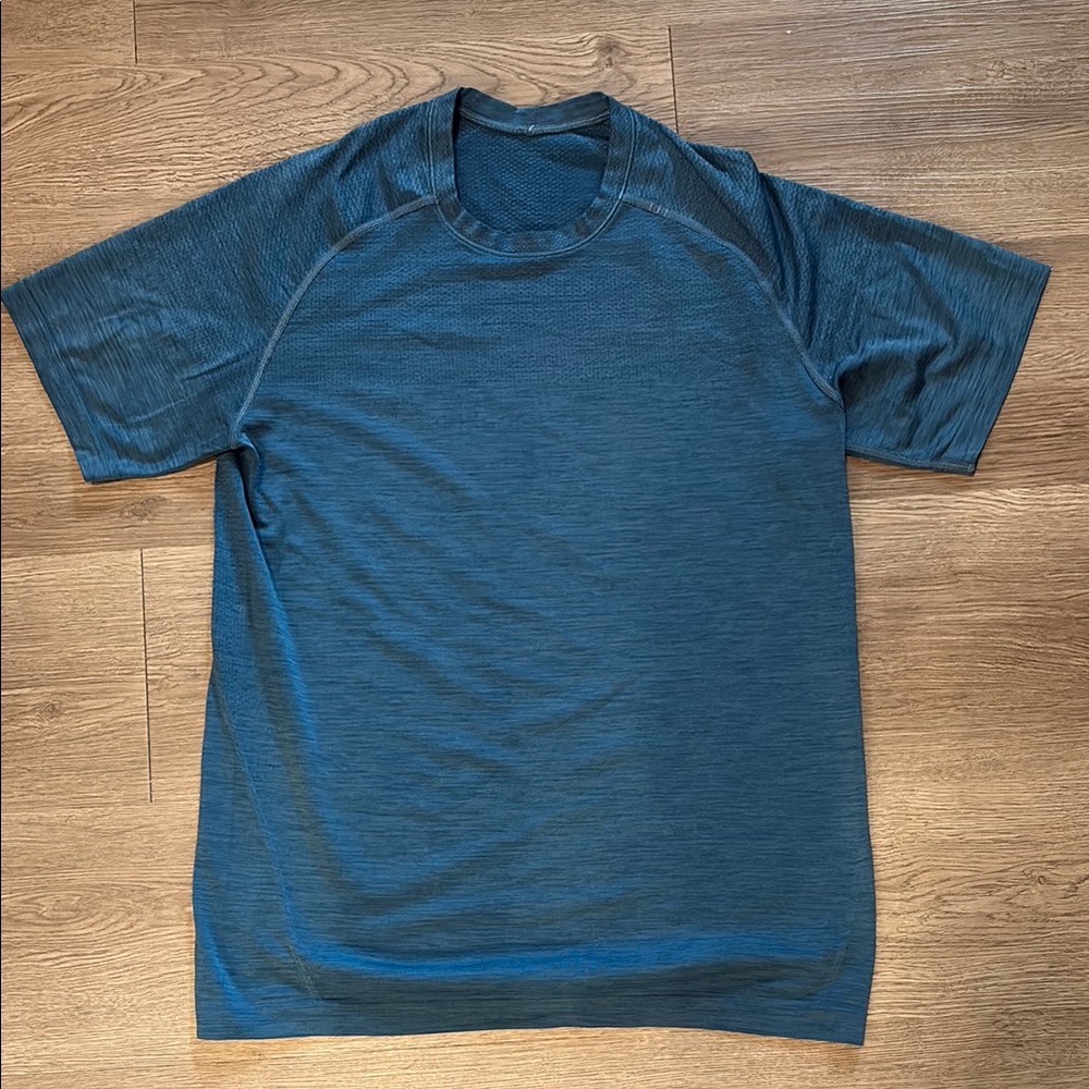 Lululemon Men's Blue T-Shirt
